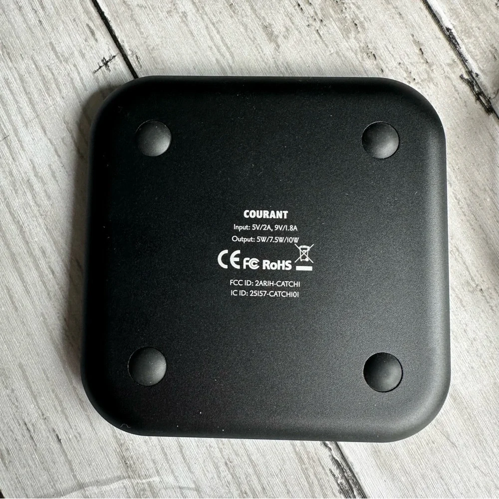 PREOWNED COURANT WIRELESS CHARGER FOR IPHONE BLACK WITH POWER CORD ￼